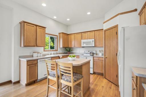 This spacious kitchen features solid oak cabinetry, abundant prep space, and a generous pantry!