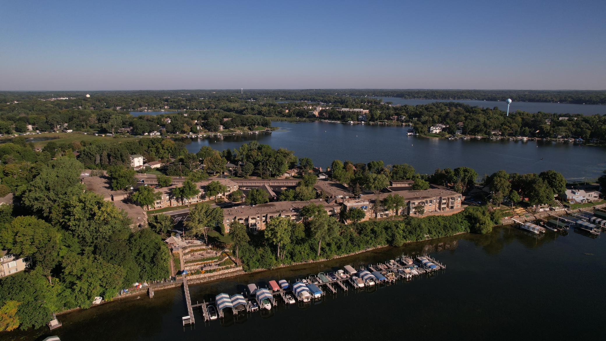 Lakewinds - On "The Island", in The Heart of Lake Minnetonka