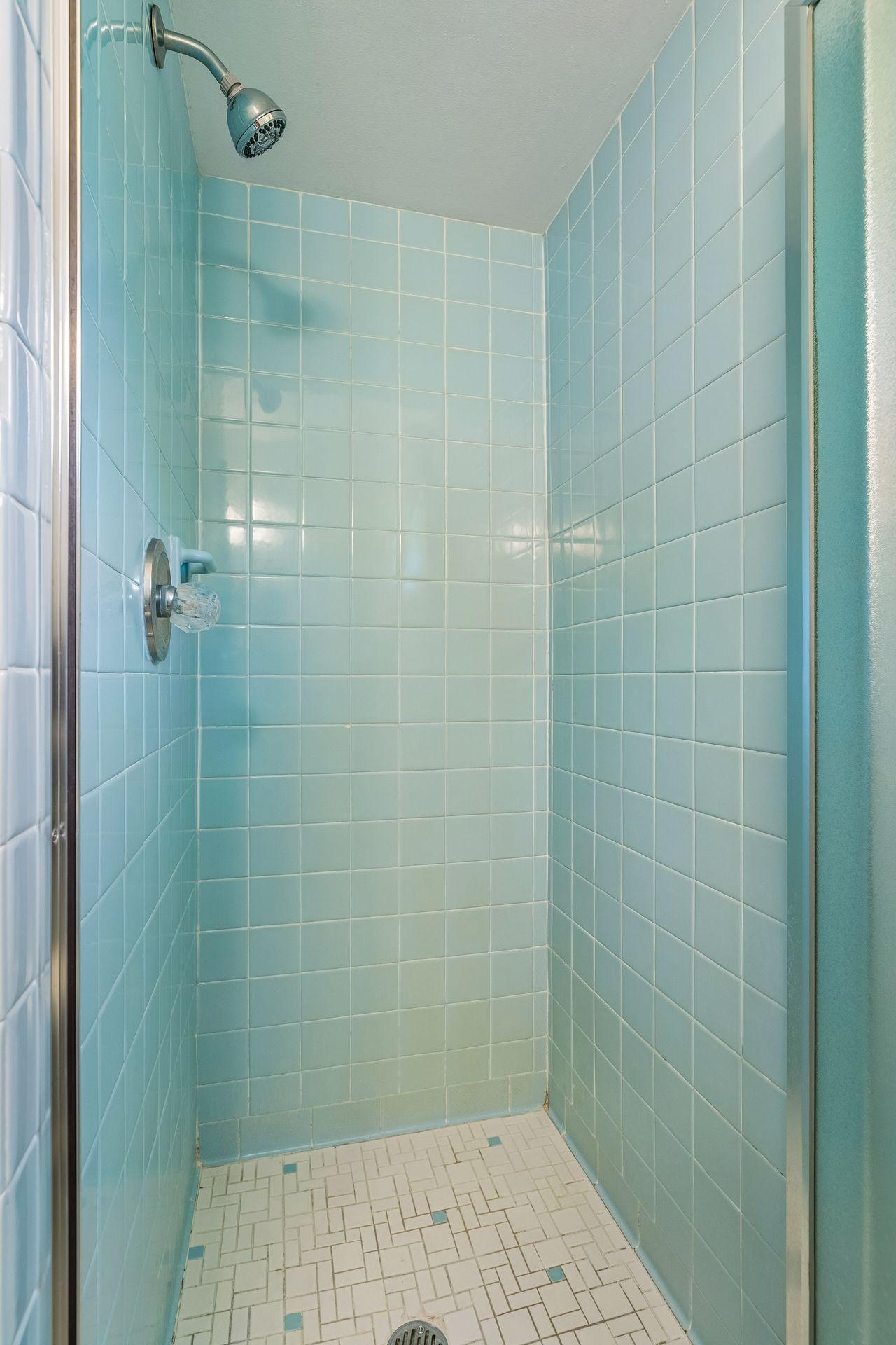 Upper Level - Primary 3/4 Bath