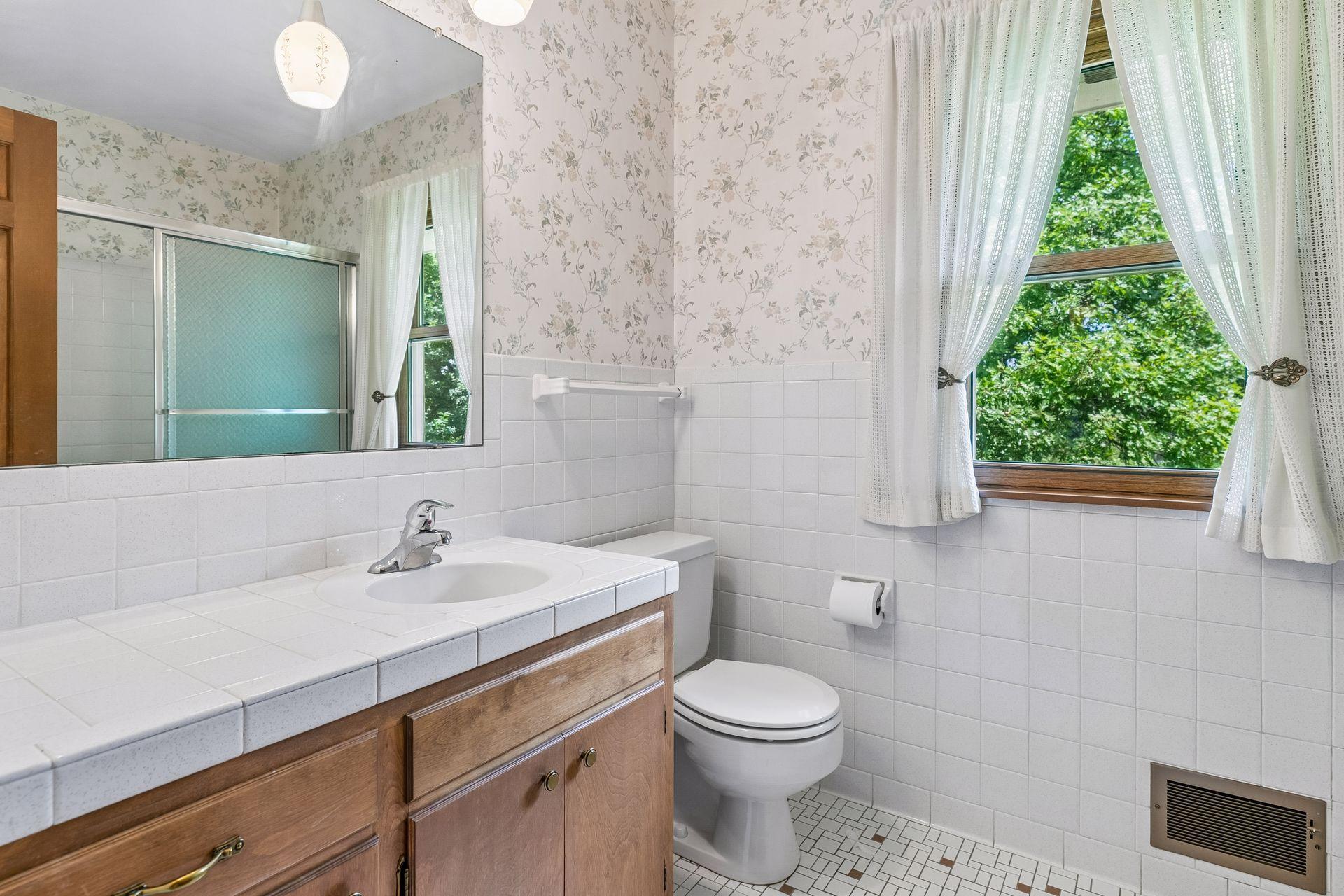 Upper Level - Full Bath