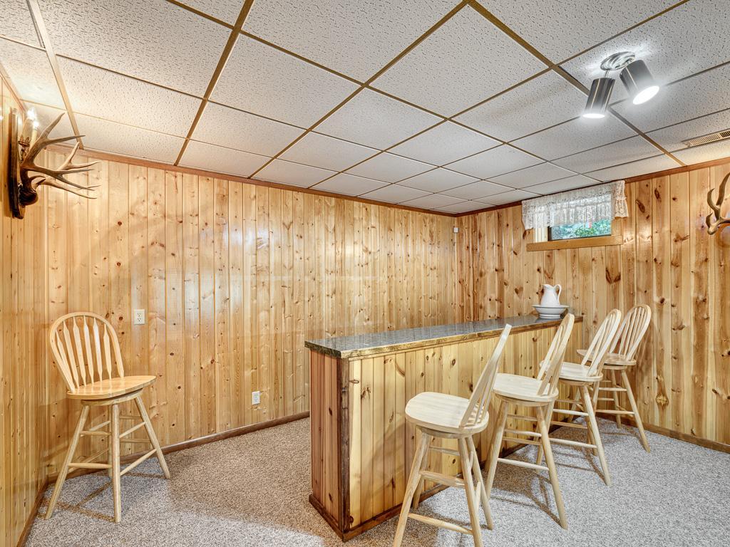 21 - Family Room Bar.jpg