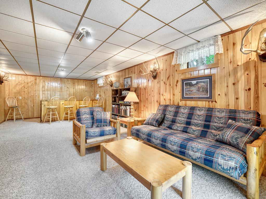 20 - Family Room.jpg
