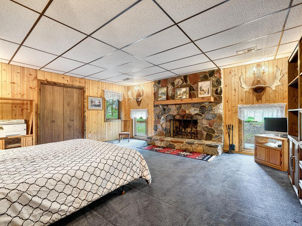 22 - Bedroom.jpg