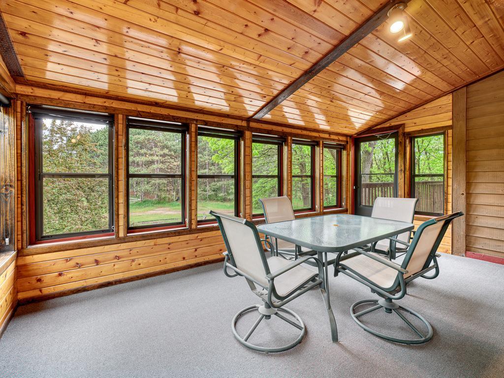 25 - Screened Porch.jpg