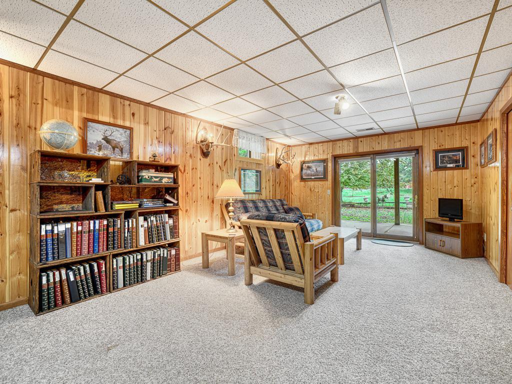 19 - Family Room.jpg