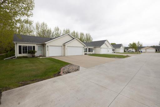 4780 10th Avenue S, Fargo, ND 58103