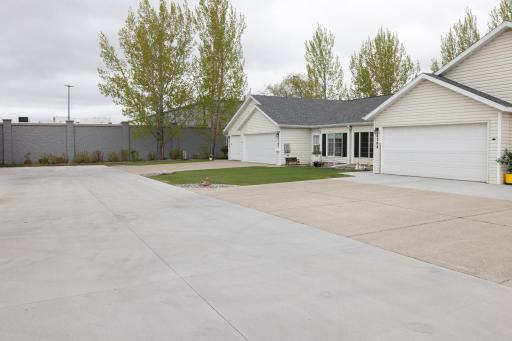 4780 10th Avenue S, Fargo, ND 58103