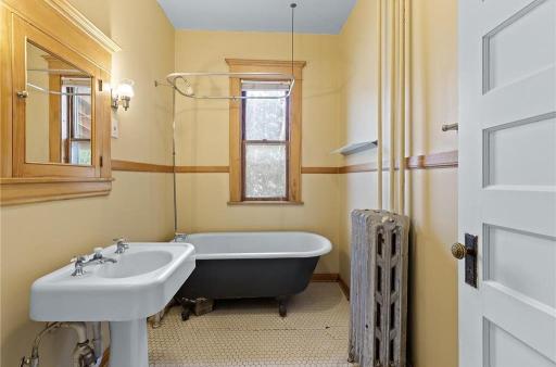 2209 Pleasant Avenue, Minneapolis, MN 55404