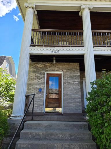 2209 Pleasant Avenue, Minneapolis, MN 55404