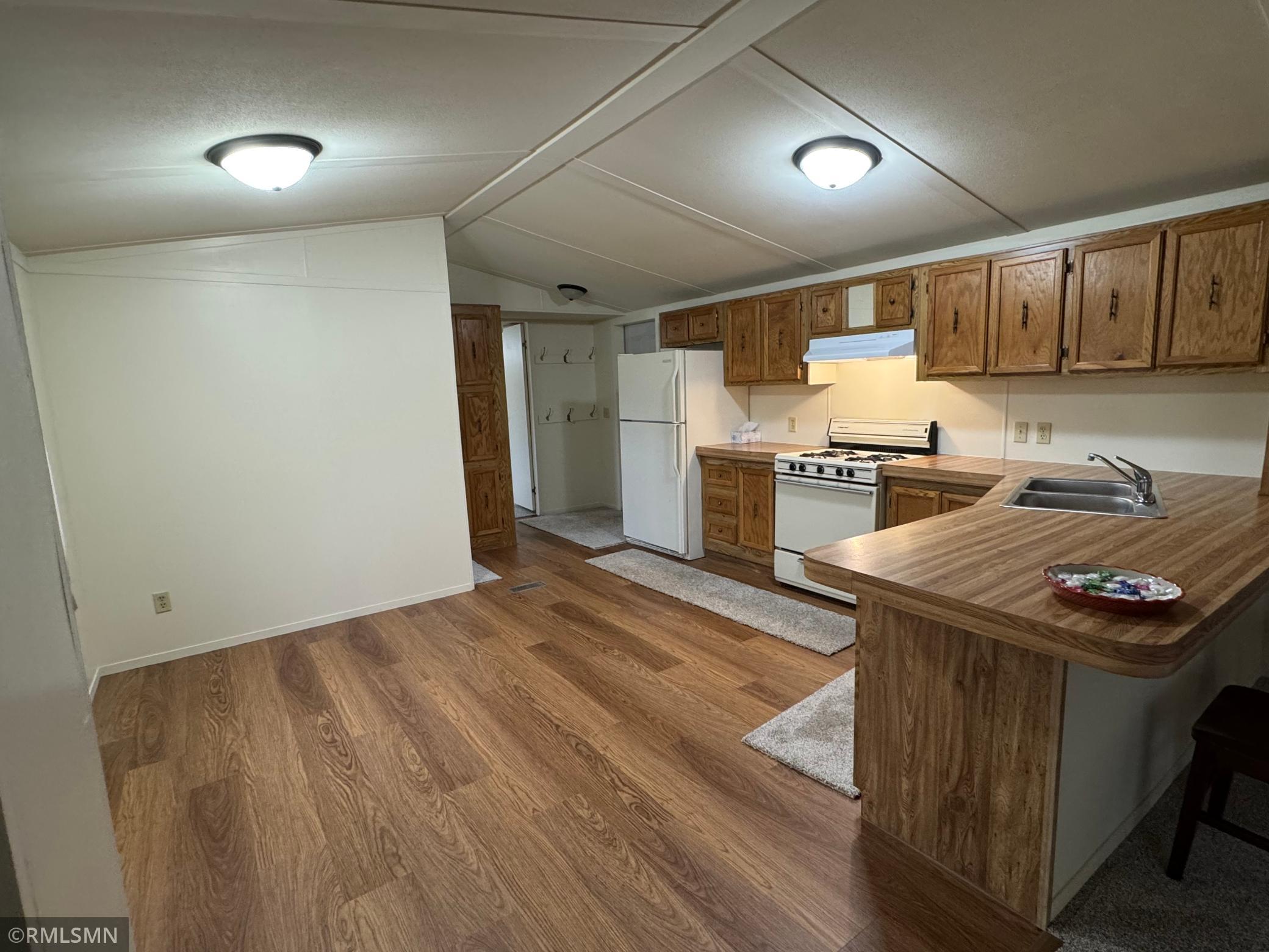 Super eat-in kitchen and perfect forany type of chef.