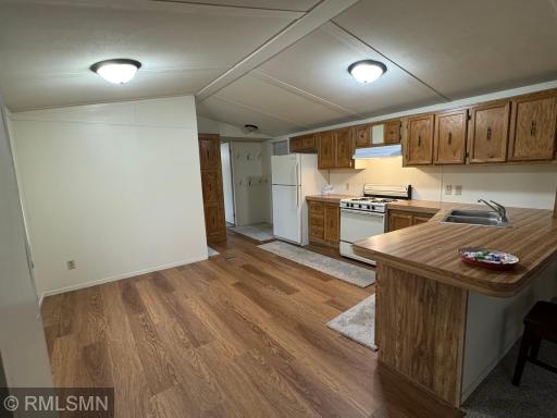 Super eat-in kitchen and perfect forany type of chef.