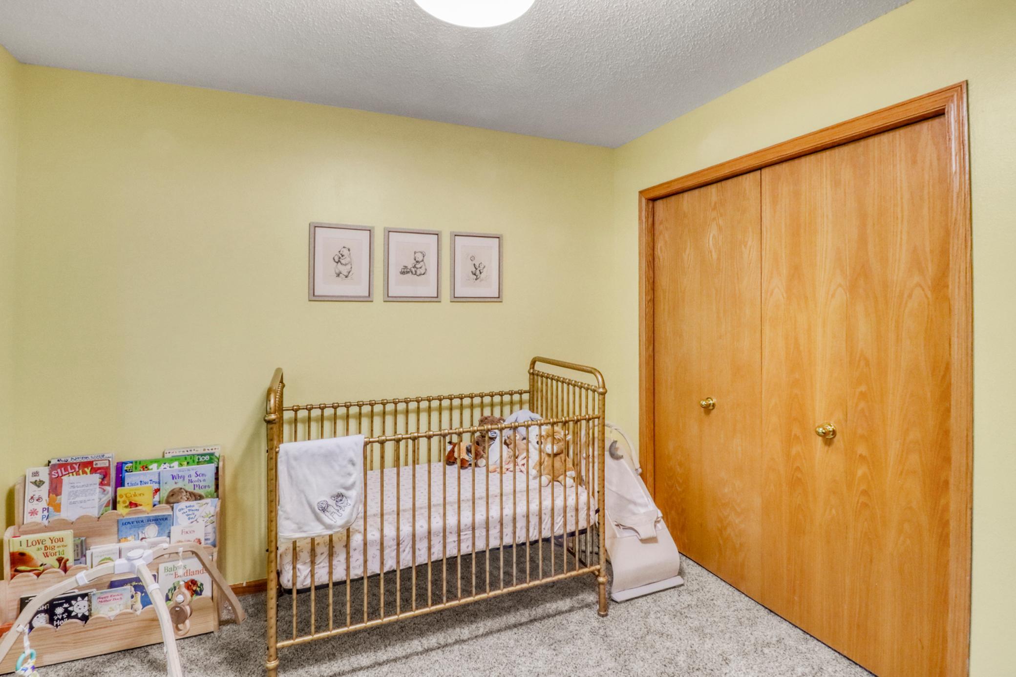 Bedroom1_2.JPG