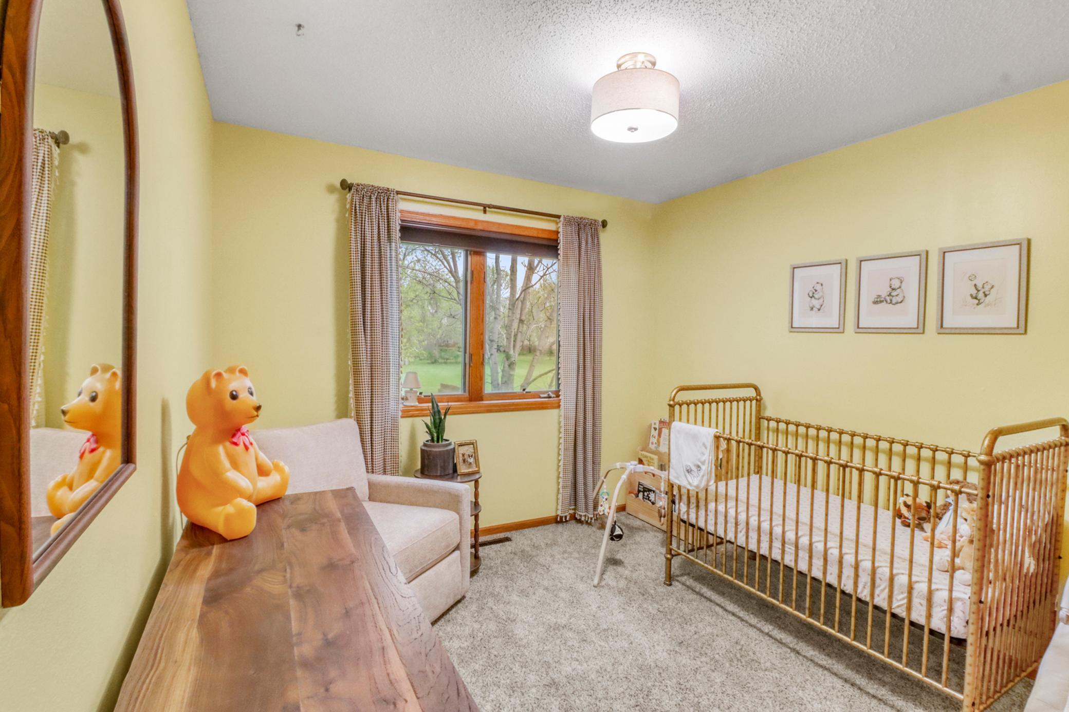 Bedroom1_1.JPG
