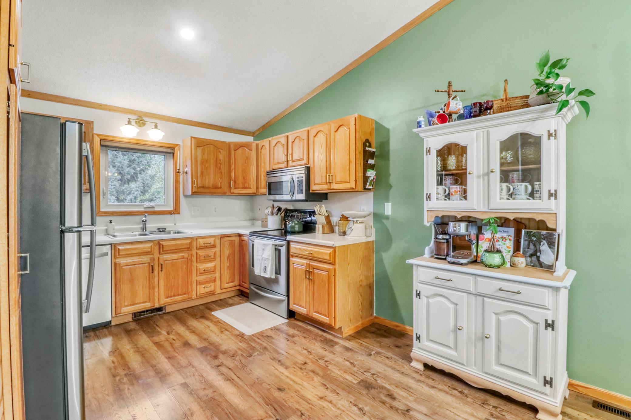 Kitchen1_2.JPG