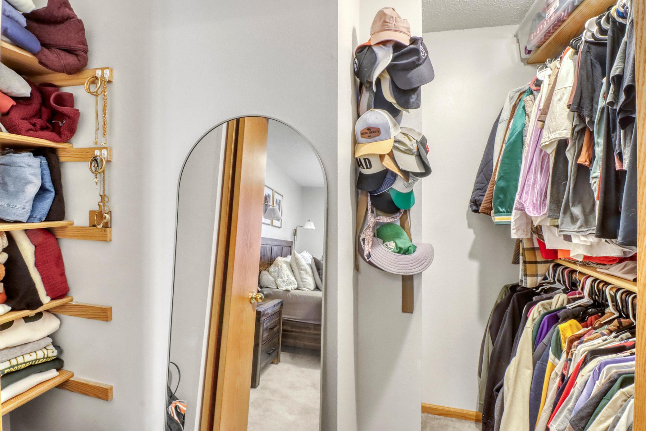 Primary Closet1_1.JPG