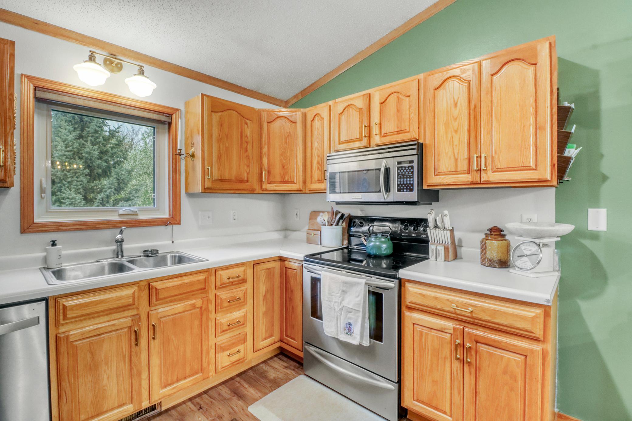 Kitchen1_5.JPG