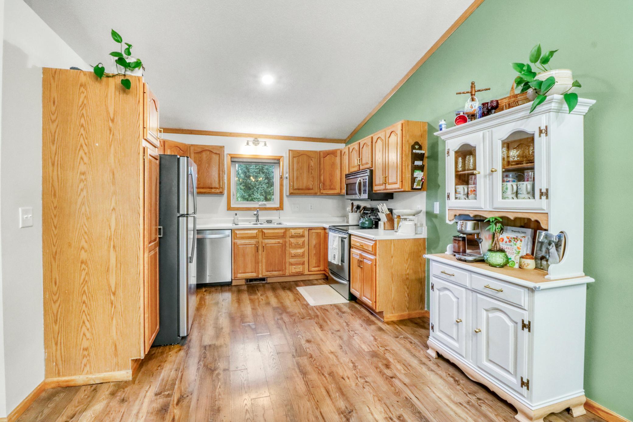 Kitchen1_0.JPG