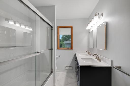 1044 Scott Street S, Shakopee, MN 55379