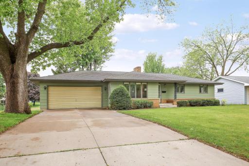 1044 Scott Street S, Shakopee, MN 55379