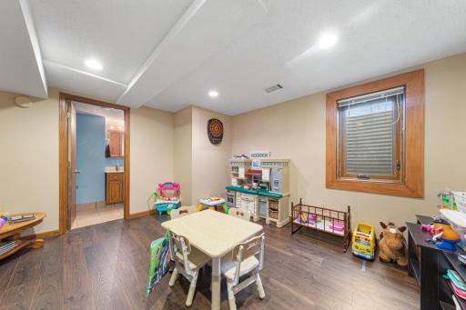 1724 Prairie Avenue SW, Faribault, MN 55021