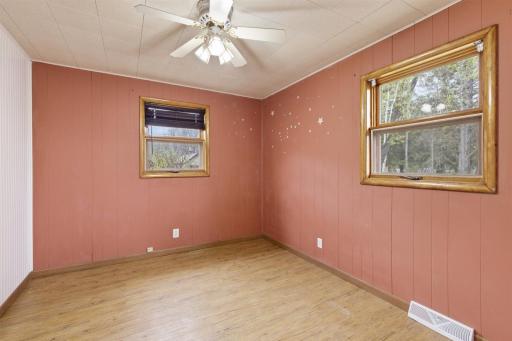 4781 Cedar Island Dr, Eveleth, MN 55734