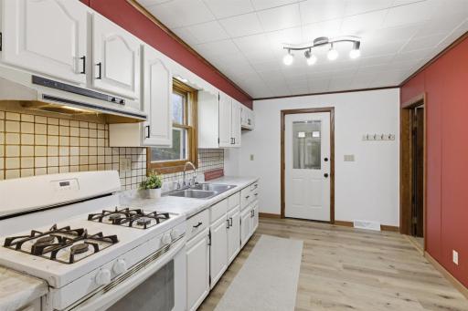 4781 Cedar Island Dr, Eveleth, MN 55734