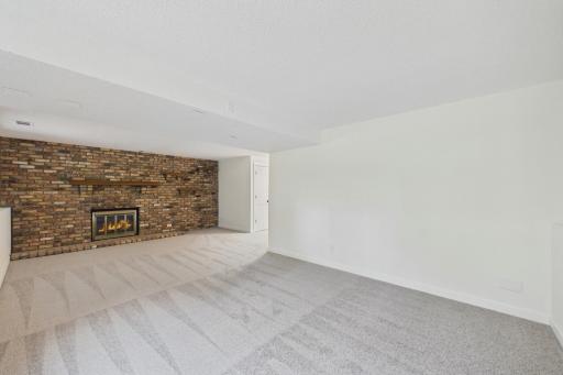 10460 Buckingham Drive, Eden Prairie, MN 55347