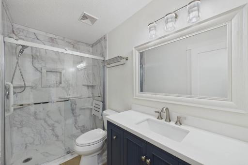 10460 Buckingham Drive, Eden Prairie, MN 55347