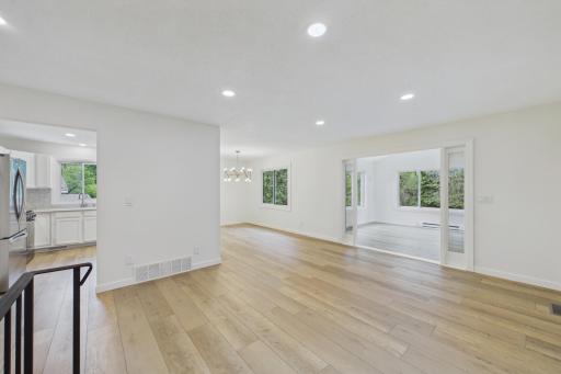 10460 Buckingham Drive, Eden Prairie, MN 55347