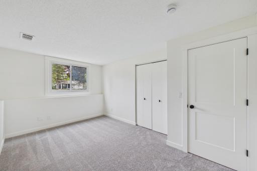 10460 Buckingham Drive, Eden Prairie, MN 55347