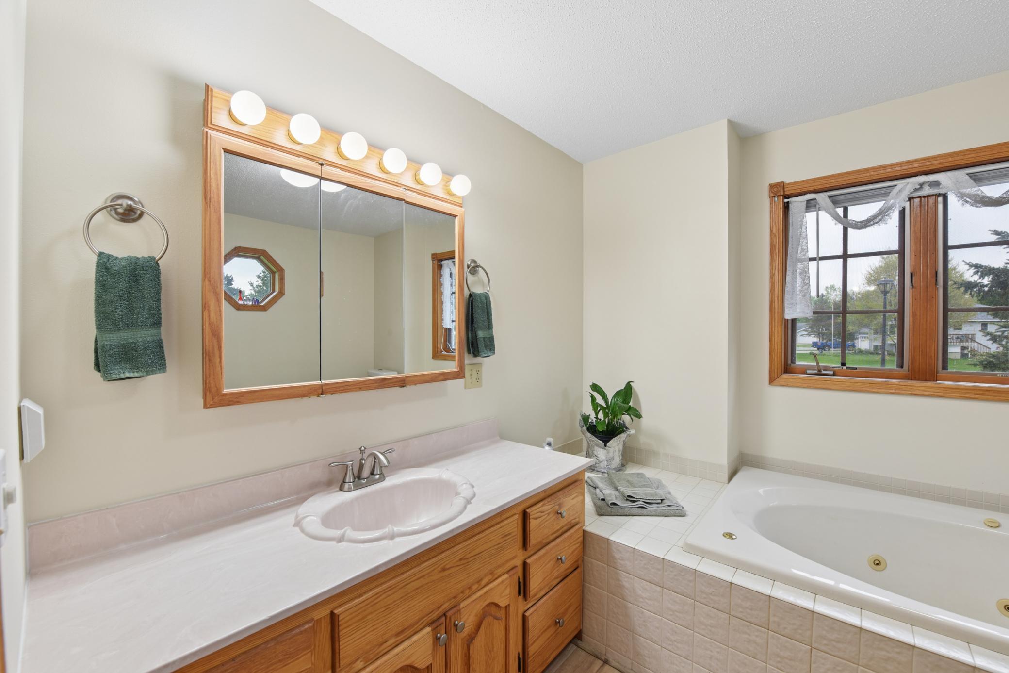 owners suite bath