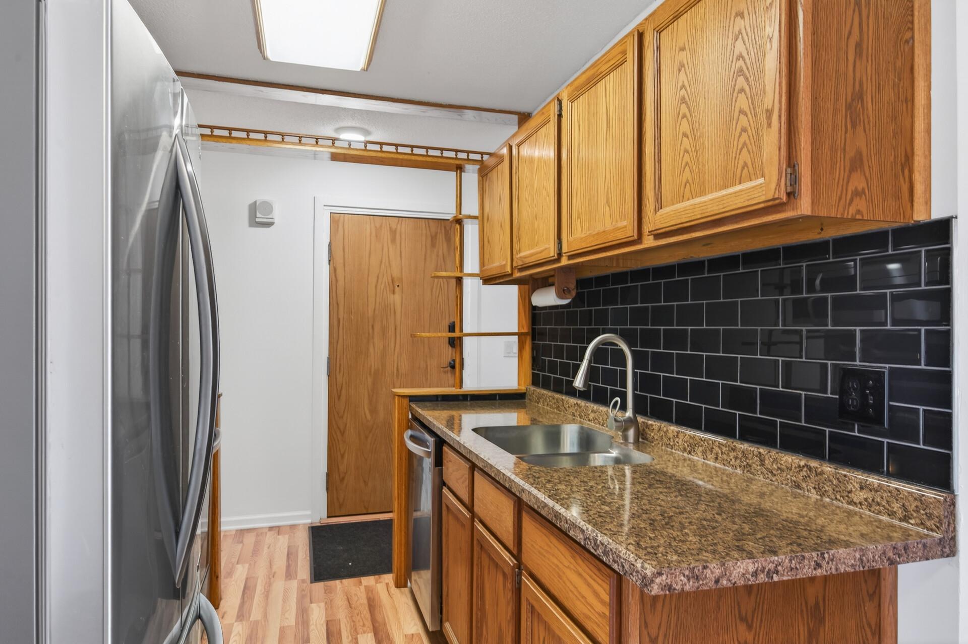 08_12826_Nicollet_Ave_1028_mls.jpg