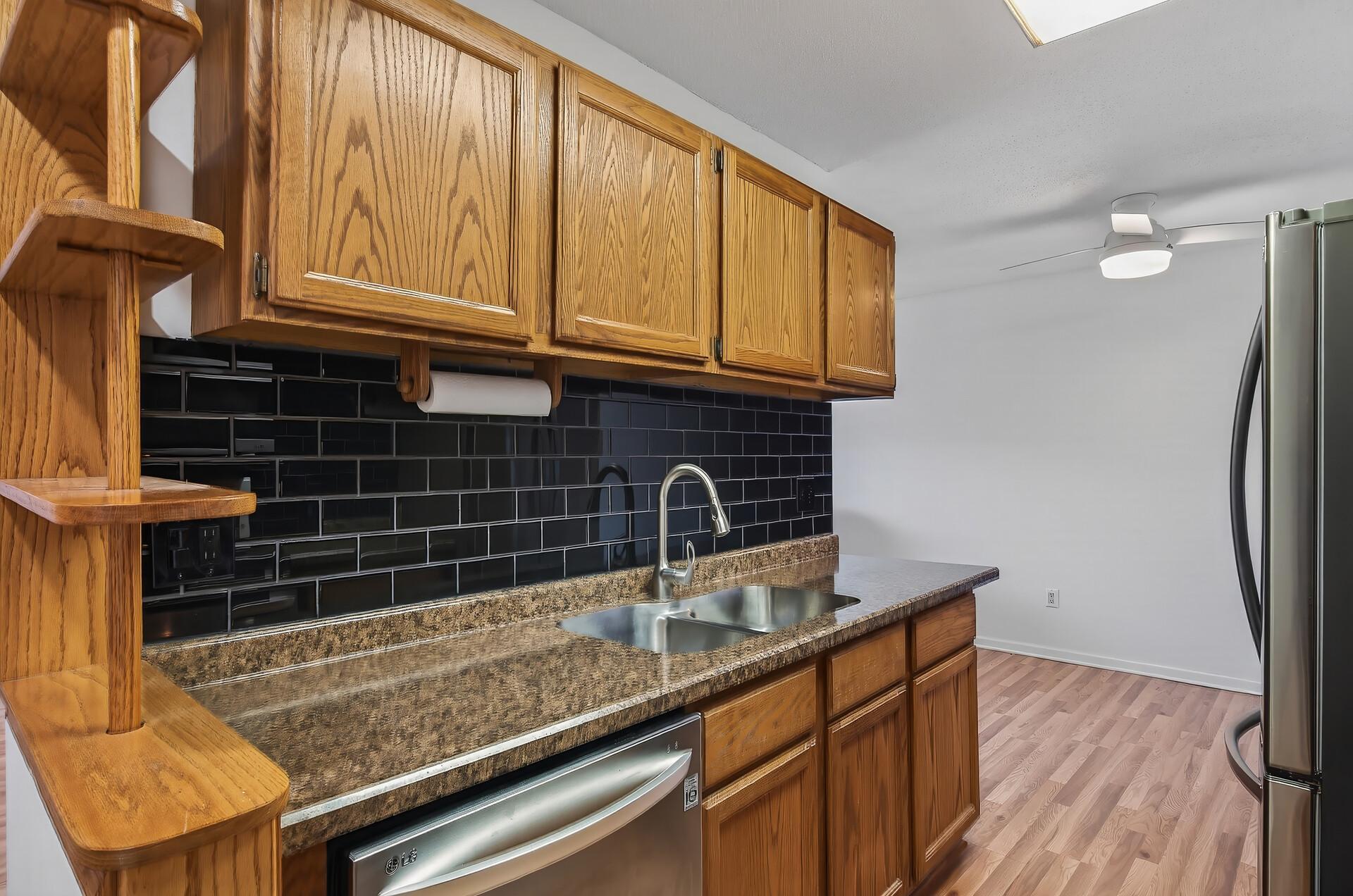 05_12826_Nicollet_Ave_1025_mls.jpg
