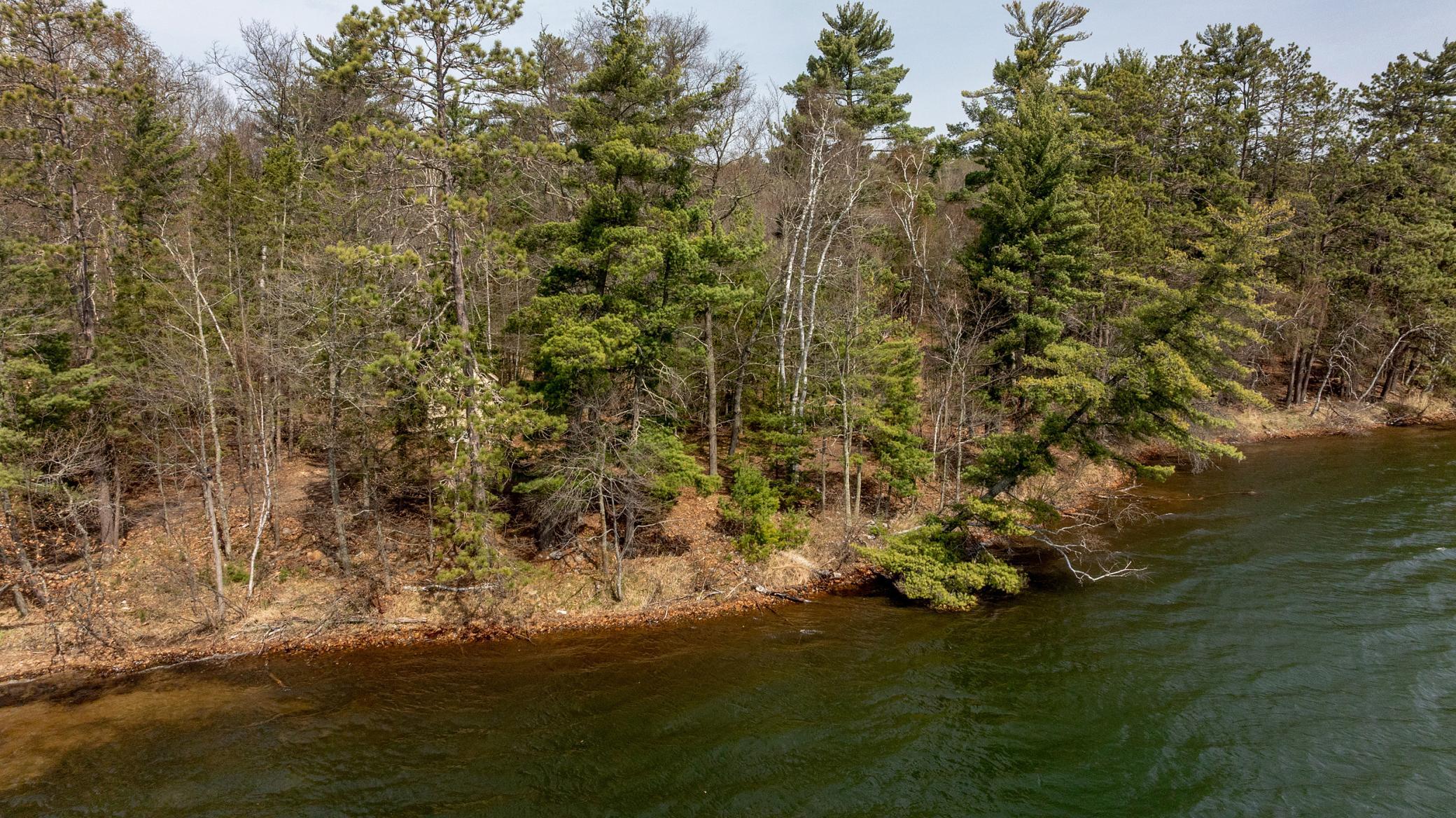 400' of shoreline!