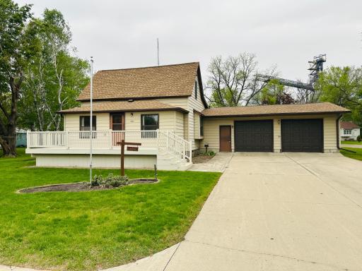 106 3rd Avenue W, Raymond, MN 56282