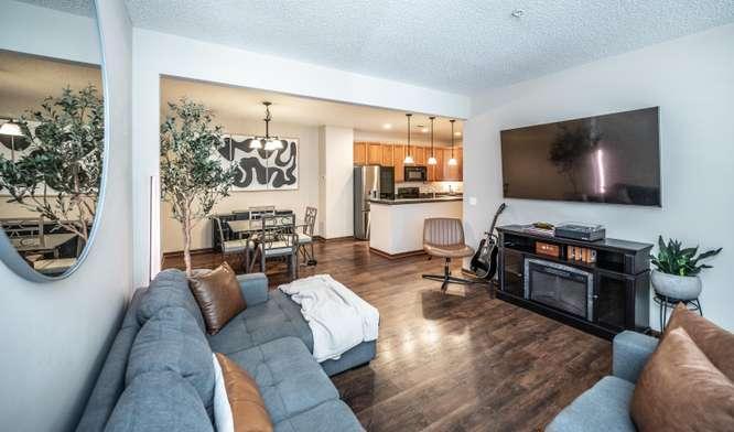010-025-Living Room-666x393.jpg