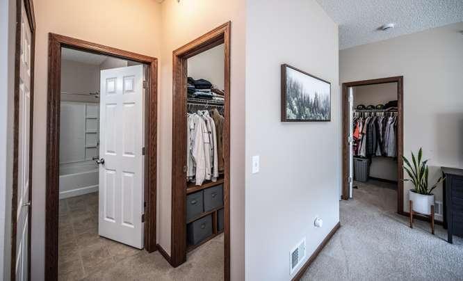 027-023-Primary Closet-666x405.jpg