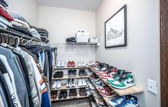 028-019-Primary Closet-666x426.jpg