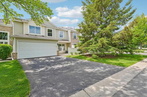 2744 Wagon Wheel Trail, Chaska, MN 55318