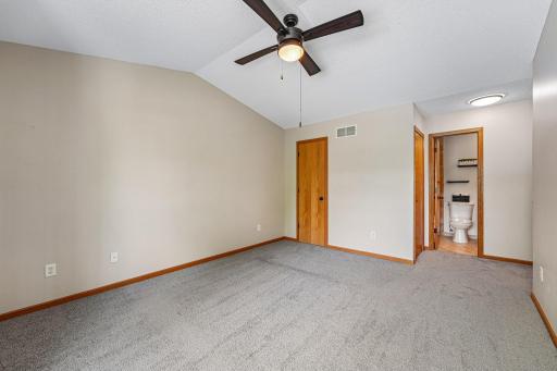 2744 Wagon Wheel Trail, Chaska, MN 55318