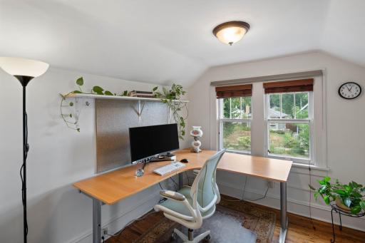 Flex/office/reading room