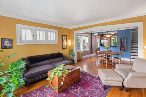 Oak floors and crown molding