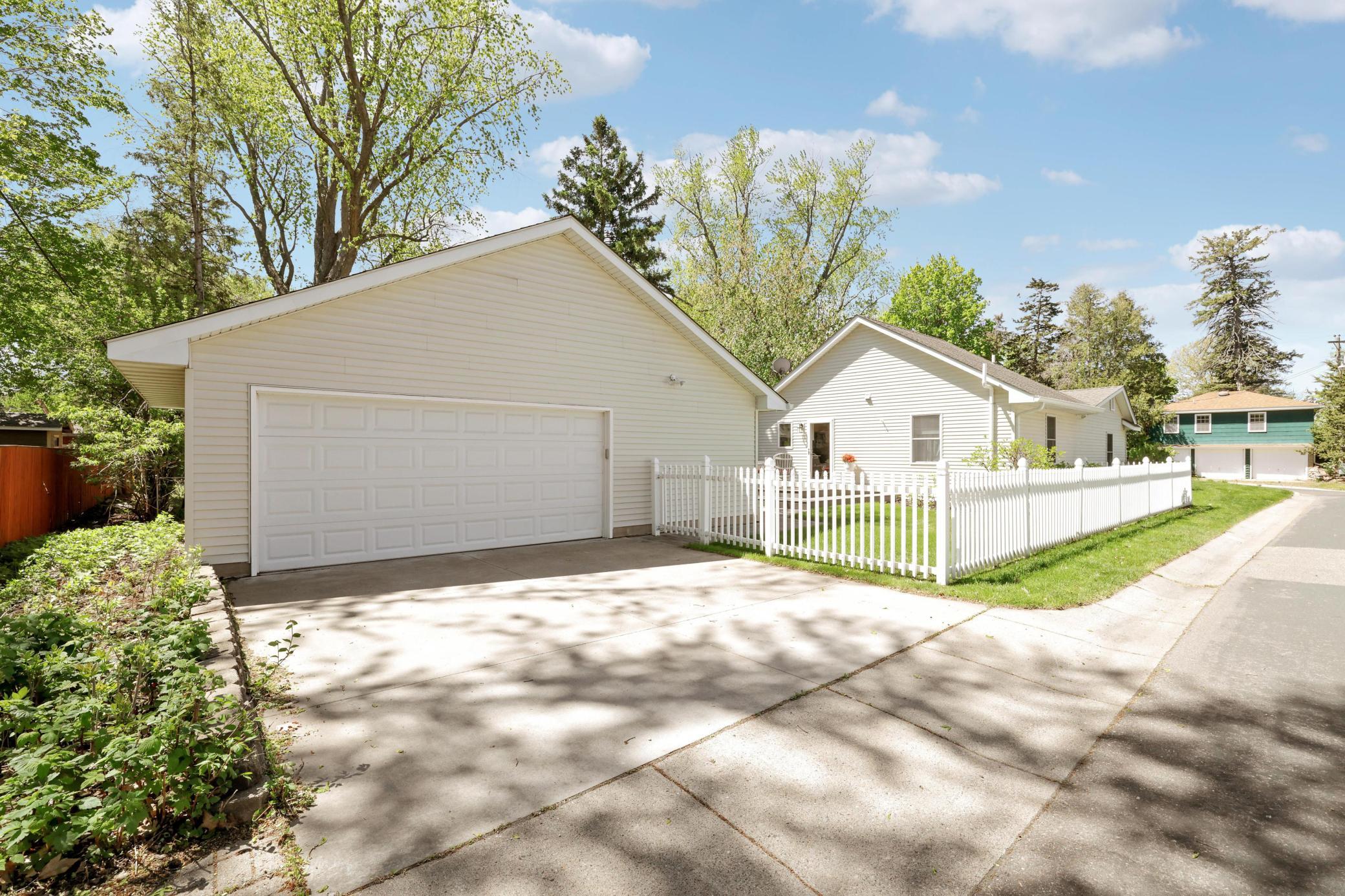 8710Photography-Web-Friendly-6258-Orleans-Ln-N-Maple-Grove-MN-55369-49.jpg