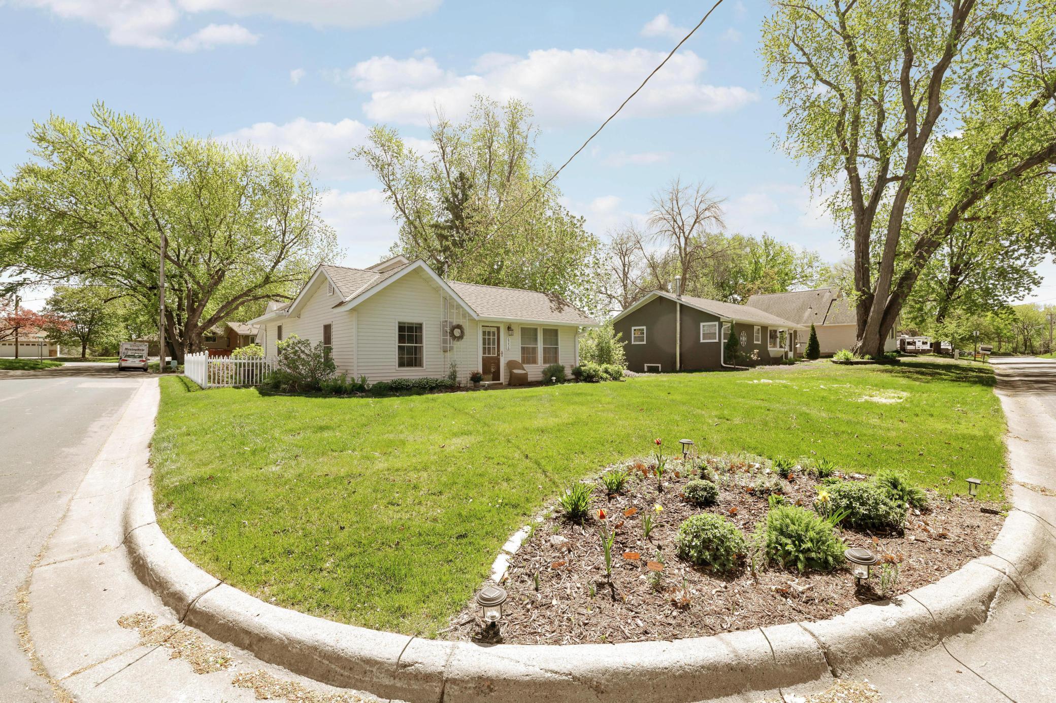 8710Photography-Web-Friendly-6258-Orleans-Ln-N-Maple-Grove-MN-55369-2.jpg