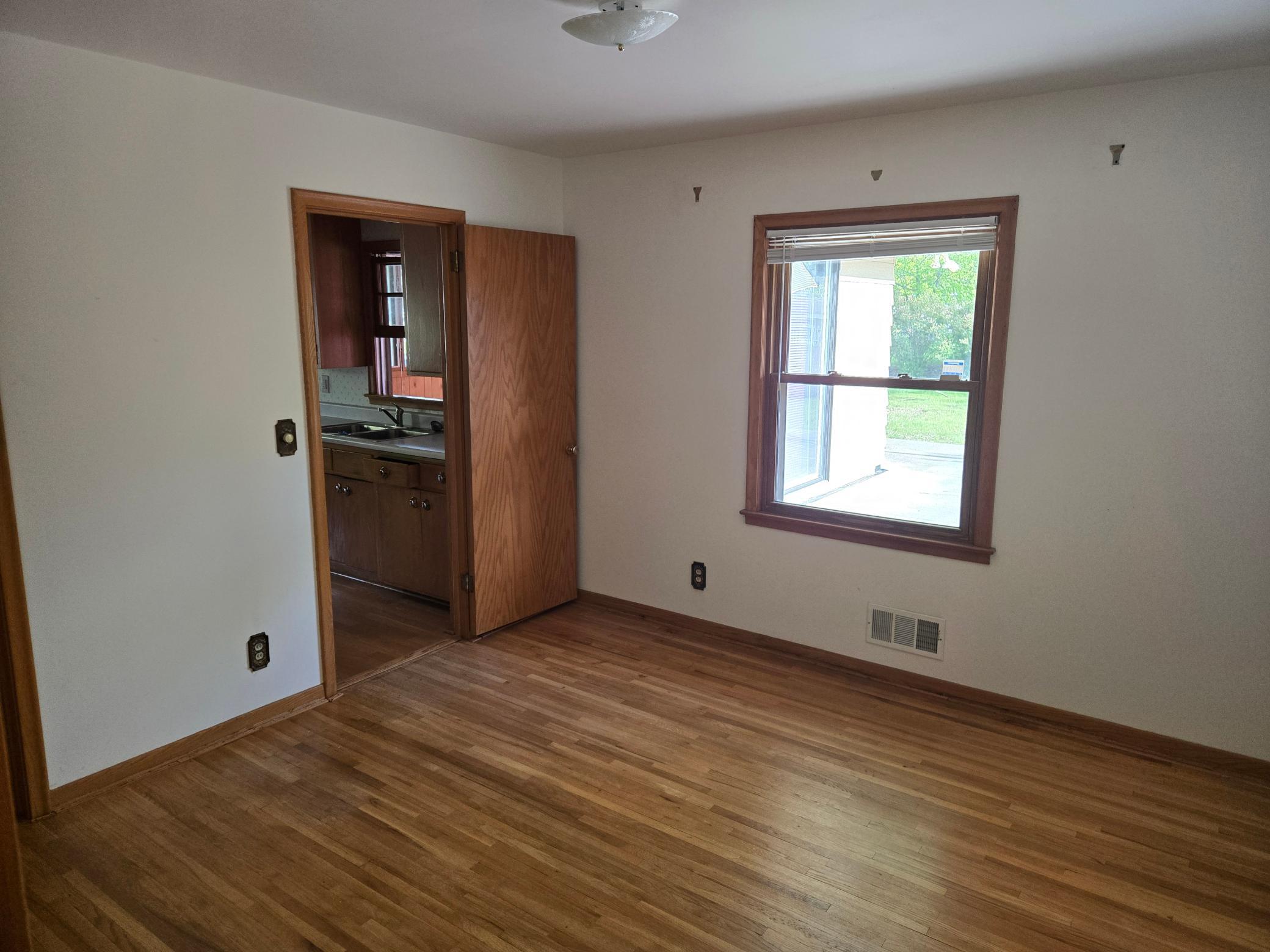 main floor bed 1.jpg