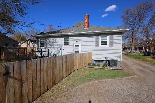 15 2nd Street SE, Hillsboro, ND 58045
