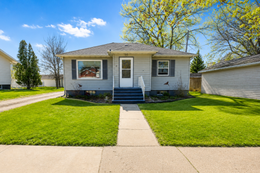 15 2nd Street SE, Hillsboro, ND 58045
