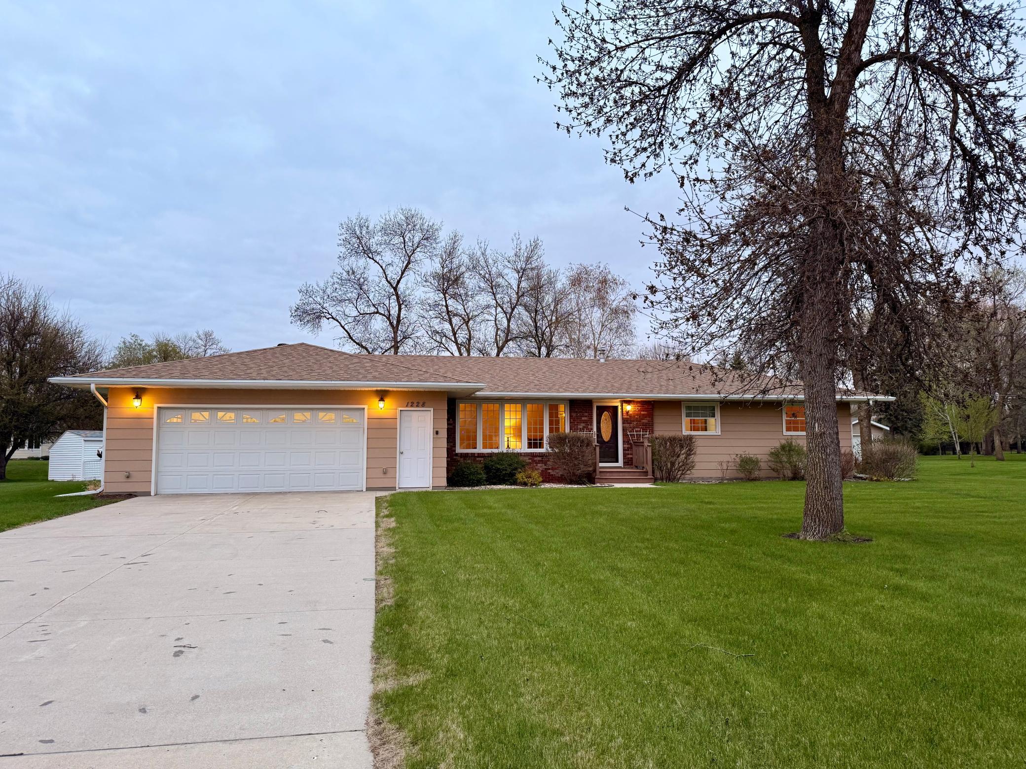 1228 Edgewood Drive, Thief River Falls, MN 56701