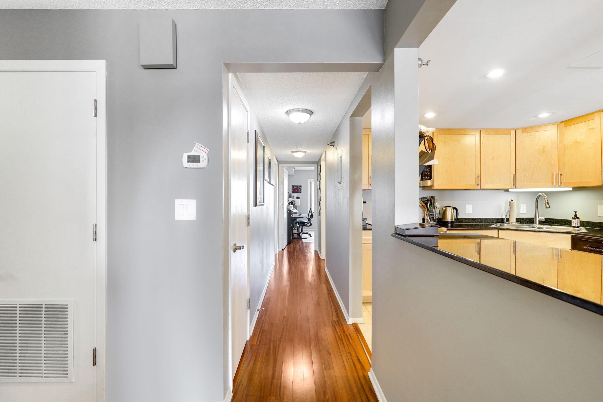 22-web-or-mls-110 1st Ave NE F1601, Minneapolis-22.jpg