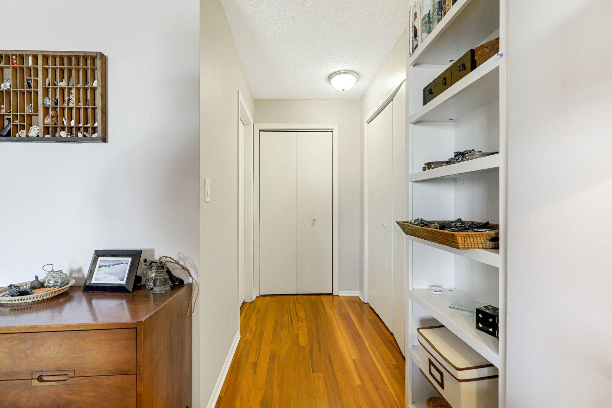 35-web-or-mls-110 1st Ave NE F1601, Minneapolis-35.jpg